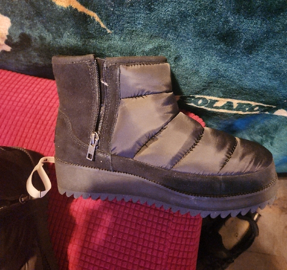 UGG Black Ridge Mini Boots - Picture 3 of 6